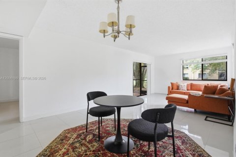 Condo in Weston, Florida, 2 bedrooms № 2076610 - photo 5