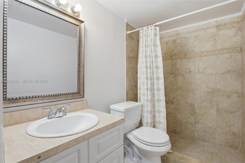 Condo in Weston, Florida, 2 bedrooms № 2076610 - photo 21