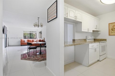 Condo in Weston, Florida, 2 bedrooms  № 2076610