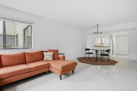 Condo in Weston, Florida, 2 bedrooms № 2076610 - photo 6