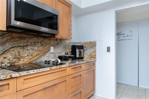 Condo in Hallandale Beach, Florida, 2 bedrooms  № 1691130 - photo 12
