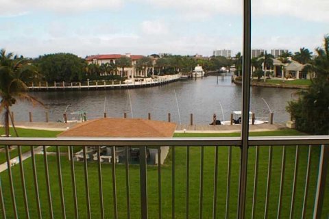 Condominio en alquiler en Deerfield Beach, Florida, 2 dormitorios, 93.18 m2 № 1073748 - foto 1