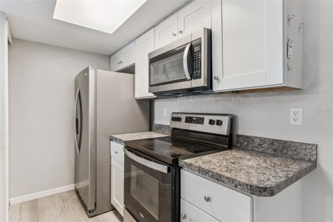 Condo in Kissimmee, Florida, 3 bedrooms  № 2109549 - photo 15