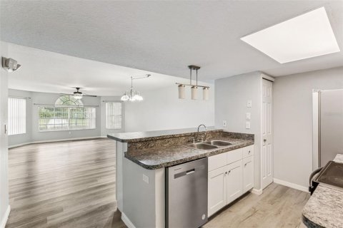 Condo in Kissimmee, Florida, 3 bedrooms  № 2109549 - photo 13