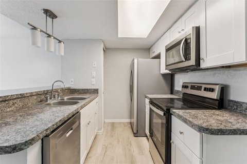 Condo in Kissimmee, Florida, 3 bedrooms  № 2109549 - photo 14
