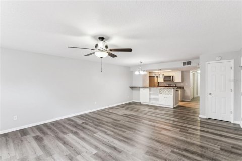 Condo in Kissimmee, Florida, 3 bedrooms  № 2109549 - photo 21