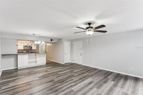 Condo in Kissimmee, Florida, 3 bedrooms  № 2109549 - photo 19