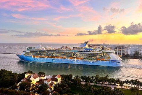 Condominio en venta en Miami Beach, Florida, 2 dormitorios, 96.8 m2 № 1994345 - foto 2