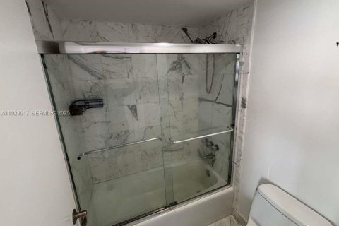 Condominio en venta en Miami Beach, Florida, 2 dormitorios, 96.8 m2 № 1994345 - foto 18