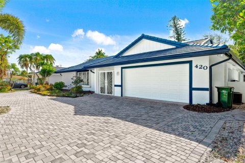House in Marco Island, Florida 3 bedrooms, 194.63 sq.m. № 1890702 - photo 1