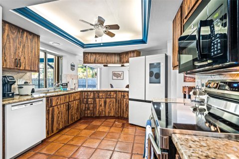 House in Marco Island, Florida 3 bedrooms, 194.63 sq.m. № 1890702 - photo 24
