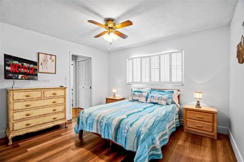 House in Marco Island, Florida 3 bedrooms, 194.63 sq.m. № 1890702 - photo 13