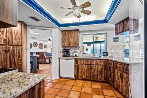 House in Marco Island, Florida 3 bedrooms, 194.63 sq.m. № 1890702 - photo 22