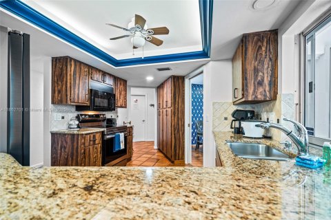 House in Marco Island, Florida 3 bedrooms, 194.63 sq.m. № 1890702 - photo 21