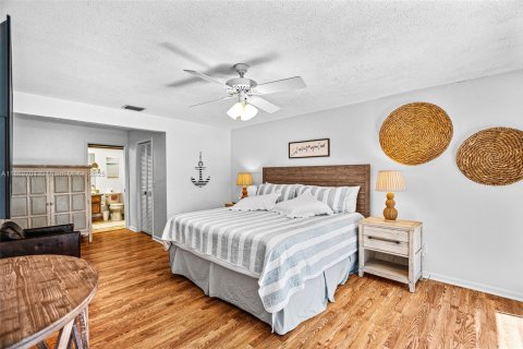 House in Marco Island, Florida 3 bedrooms, 194.63 sq.m. № 1890702 - photo 5
