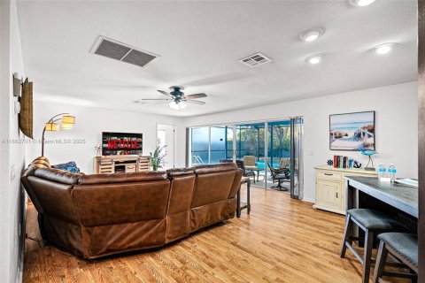 House in Marco Island, Florida 3 bedrooms, 194.63 sq.m. № 1890702 - photo 2