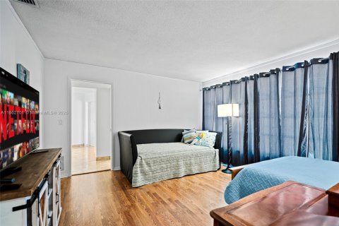 House in Marco Island, Florida 3 bedrooms, 194.63 sq.m. № 1890702 - photo 8