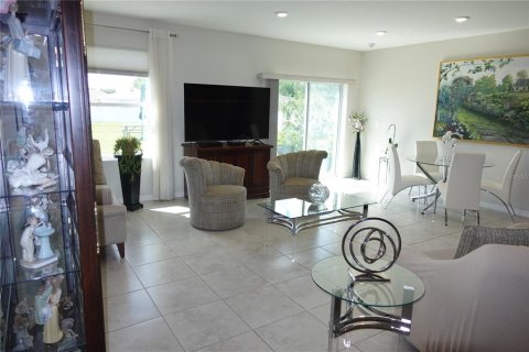 Villa ou maison à vendre à Palm Coast, Floride: 4 chambres, 190.54 m2 № 2356105 - photo 9