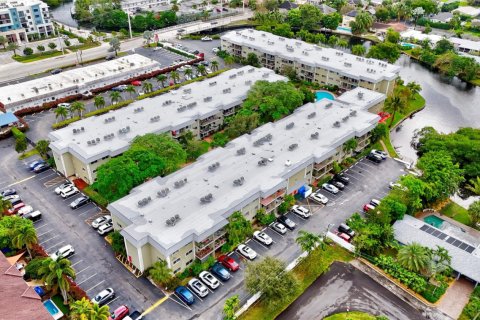 Condo in Wilton Manors, Florida, 2 bedrooms  № 1120302 - photo 1
