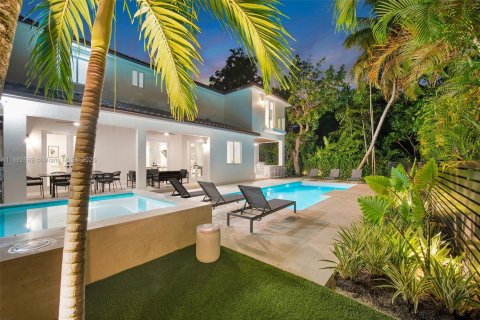 Villa ou maison à louer à Miami, Floride: 5 chambres, 290.6 m2 № 1946408 - photo 3