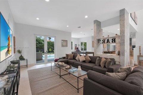 Villa ou maison à louer à Miami, Floride: 5 chambres, 290.6 m2 № 1946408 - photo 13