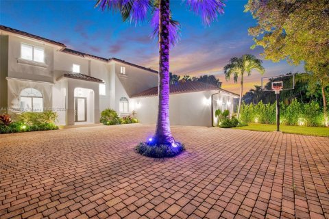 Villa ou maison à louer à Miami, Floride: 5 chambres, 290.6 m2 № 1946408 - photo 4