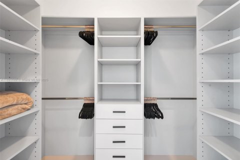 Villa ou maison à louer à Miami, Floride: 5 chambres, 290.6 m2 № 1946408 - photo 28