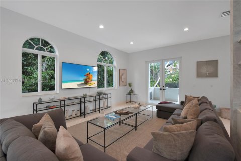 Villa ou maison à louer à Miami, Floride: 5 chambres, 290.6 m2 № 1946408 - photo 11