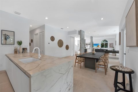 Villa ou maison à louer à Miami, Floride: 5 chambres, 290.6 m2 № 1946408 - photo 17