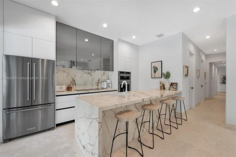 Villa ou maison à louer à Miami, Floride: 5 chambres, 290.6 m2 № 1946408 - photo 16