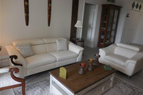 Copropriété à louer à Miami Beach, Floride: 2 chambres, 95.69 m2 № 1693921 - photo 1
