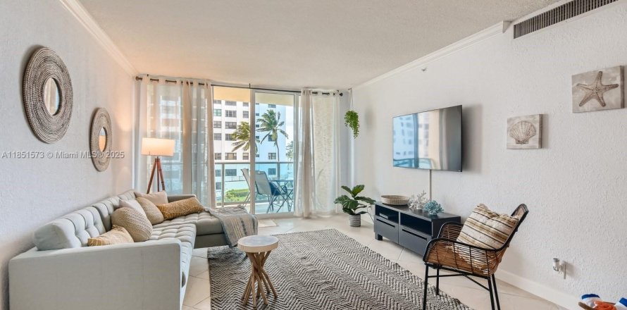 Condo in Hollywood, Florida, 1 bedroom № 1857580