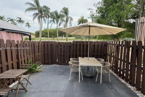 Touwnhouse à louer à Pembroke Pines, Floride: 2 chambres, 95.13 m2 № 1956431 - photo 12