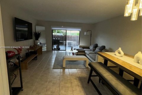 Touwnhouse à louer à Pembroke Pines, Floride: 2 chambres, 95.13 m2 № 1956431 - photo 9