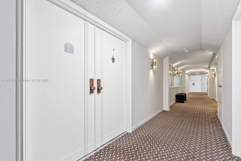 Condo in West Palm Beach, Florida, 2 bedrooms  № 1973615 - photo 4