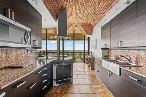 Condo in West Palm Beach, Florida, 2 bedrooms  № 1973615 - photo 11