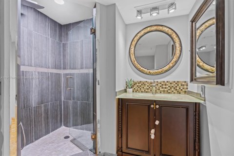 Condo in West Palm Beach, Florida, 2 bedrooms  № 1973615 - photo 16