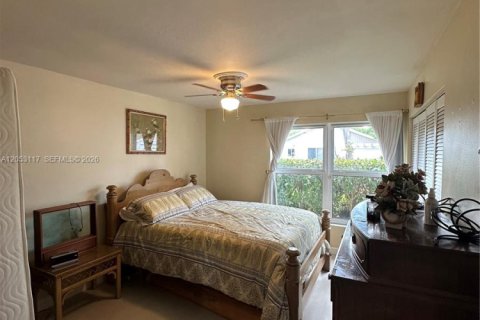 House in Miami, Florida 3 bedrooms, 163.88 sq.m. № 2244056 - photo 19