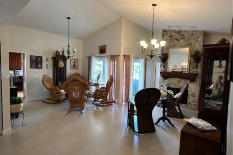House in Miami, Florida 3 bedrooms, 163.88 sq.m. № 2244056 - photo 13