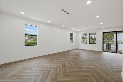 House in Oldsmar, Florida 4 bedrooms, 278.71 sq.m. № 1894562 - photo 7