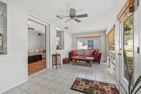 House in Saint Petersburg, Florida 2 bedrooms, 114.08 sq.m. № 1649170 - photo 6