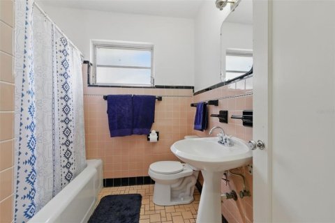 House in Saint Petersburg, Florida 2 bedrooms, 114.08 sq.m. № 1649170 - photo 21