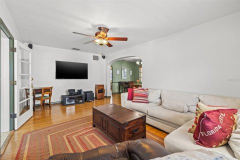 House in Saint Petersburg, Florida 2 bedrooms, 114.08 sq.m. № 1649170 - photo 10