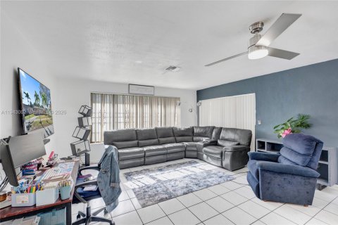 Купить виллу или дом в Майами-Гарденс, Флорида 3 спальни, 125.42м2, № 2005805 - фото 7
