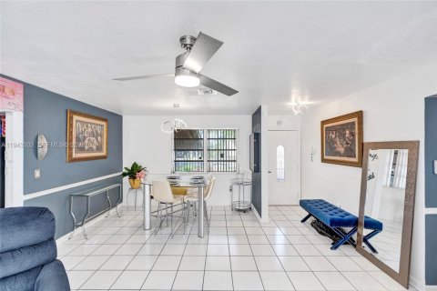 Купить виллу или дом в Майами-Гарденс, Флорида 3 спальни, 125.42м2, № 2005805 - фото 8