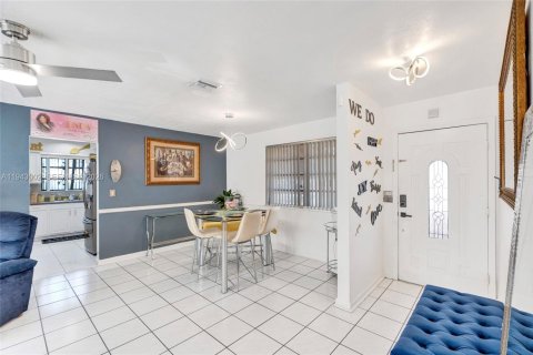 Купить виллу или дом в Майами-Гарденс, Флорида 3 спальни, 125.42м2, № 2005805 - фото 9
