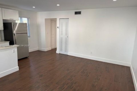 Apartment in Miami Beach, Florida 1 bedroom, 278.24 sq.m. № 1986520 - photo 5