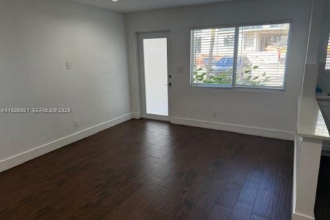 Apartment in Miami Beach, Florida 1 bedroom, 278.24 sq.m. № 1986520 - photo 7