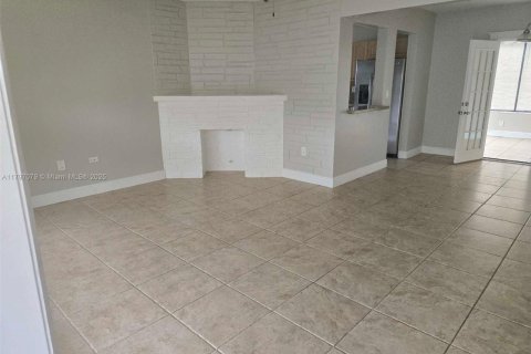 Купить виллу или дом в Мирамар, Флорида 7 комнат, 125.88м2, № 1676285 - фото 3