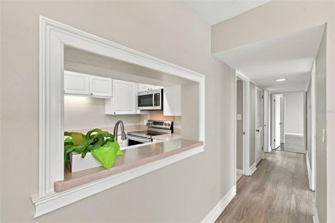 Condo in Tampa, Florida, 2 bedrooms № 2374121 - photo 17